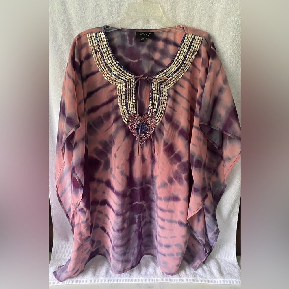 Ashro tunic top in tie dye print. Decorative shell bead neckline XL womens top